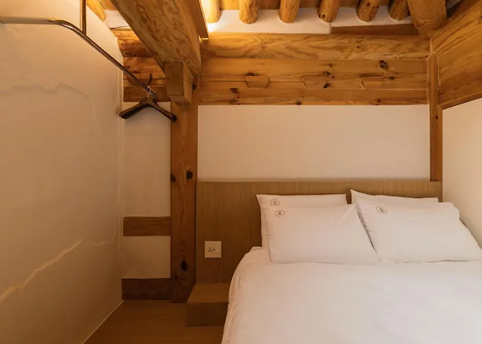 Luxury Hanok Yeonsoom *